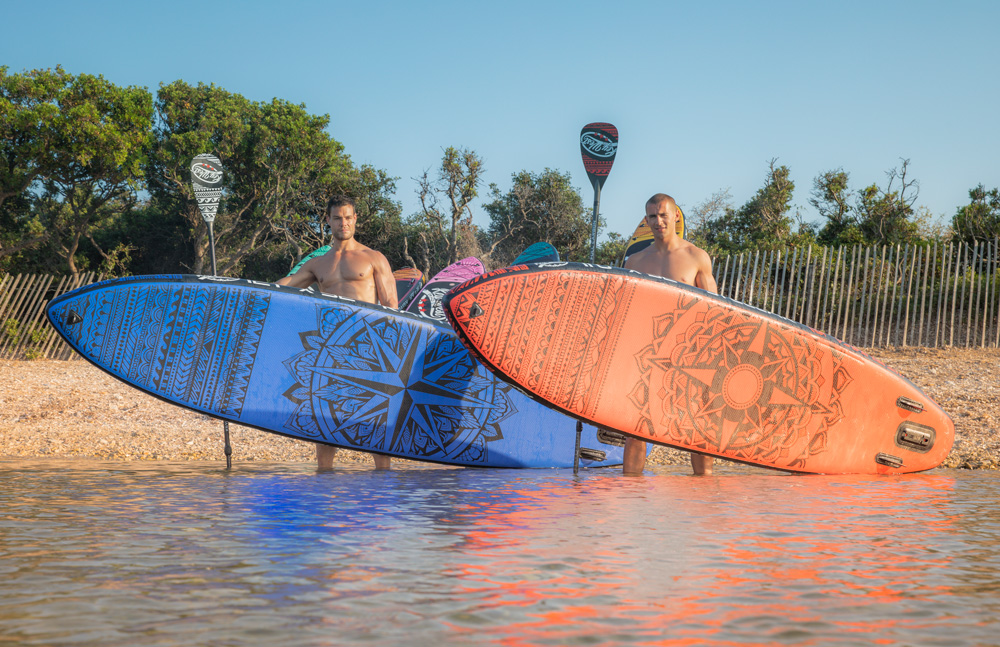 Ein aufblasbares SUP Board wählen in Bezug auf das Körpergewicht